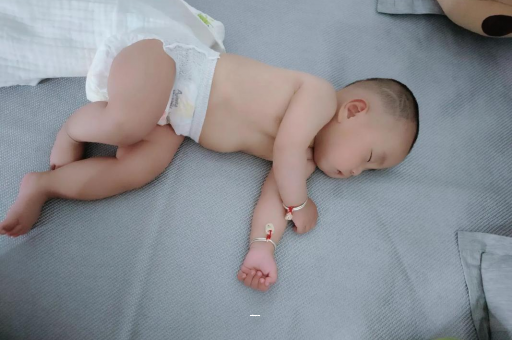 江西宝宝总是摇头怎么回事
